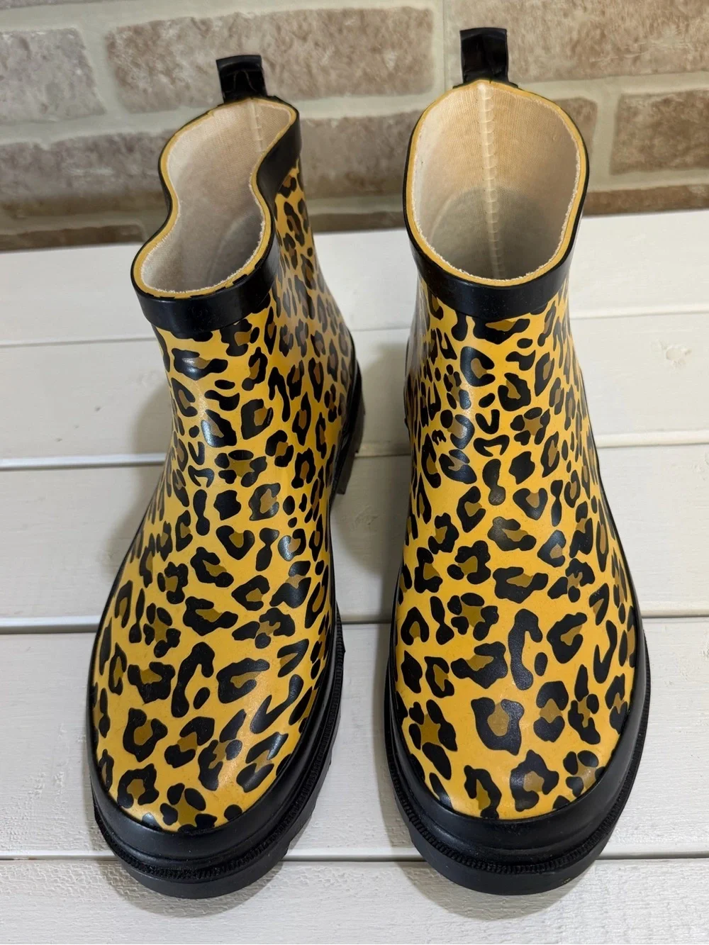 Via Rosa Leopard Print Waterproof Rain Boots Womens Sz 6 Chelsea Ankle Lug Boots